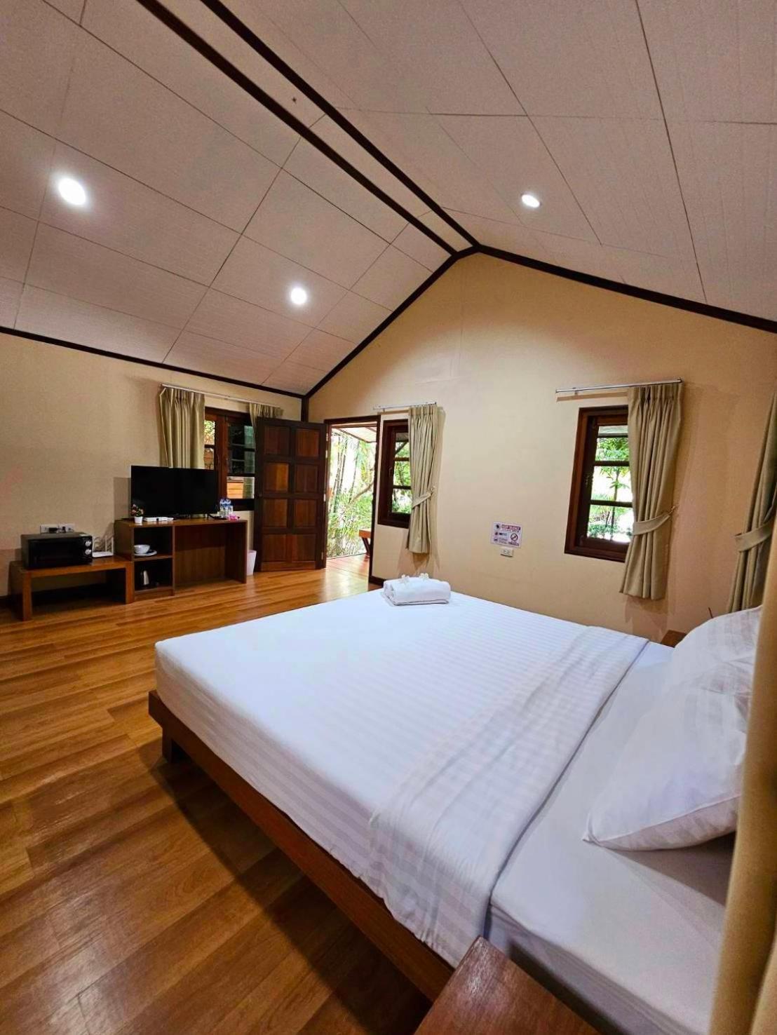 Samran Resort Chalong Exterior photo
